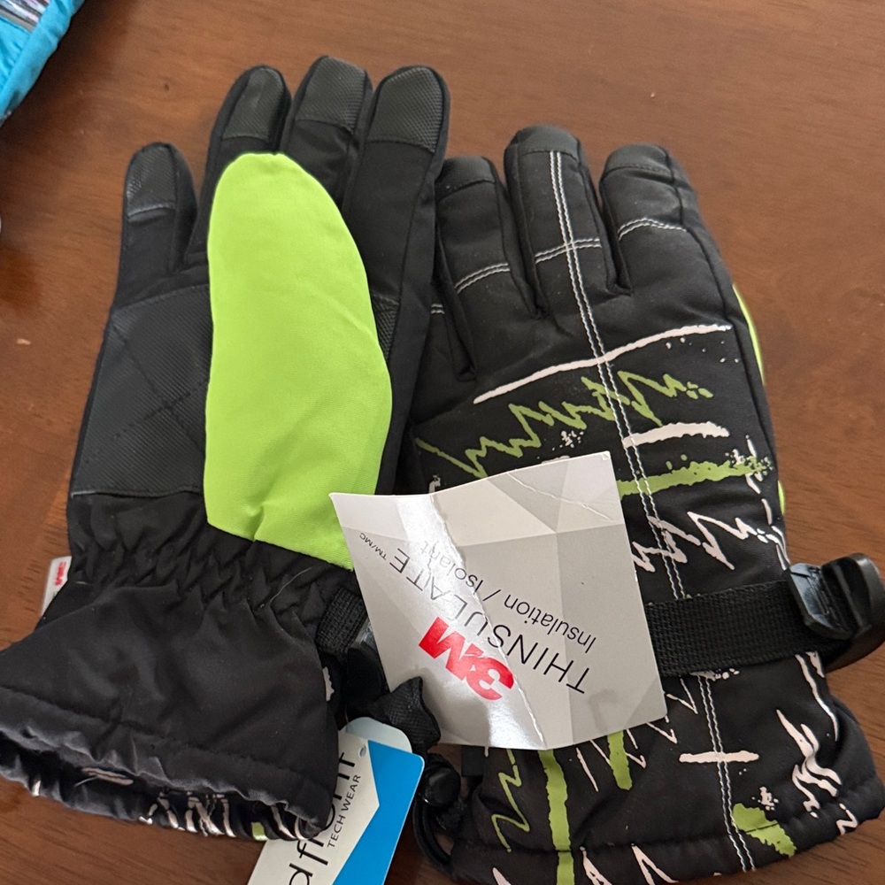 3M Thinsulate Black and Green Kids Mittens